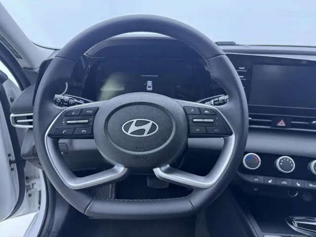 Hyundai Elantra — Фото автомобиля 12