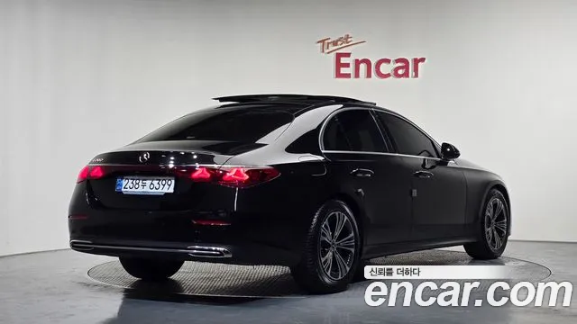 Mercedes-Benz E-Class — Фото автомобиля 2