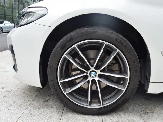 BMW 5 Series — Фото автомобиля 14