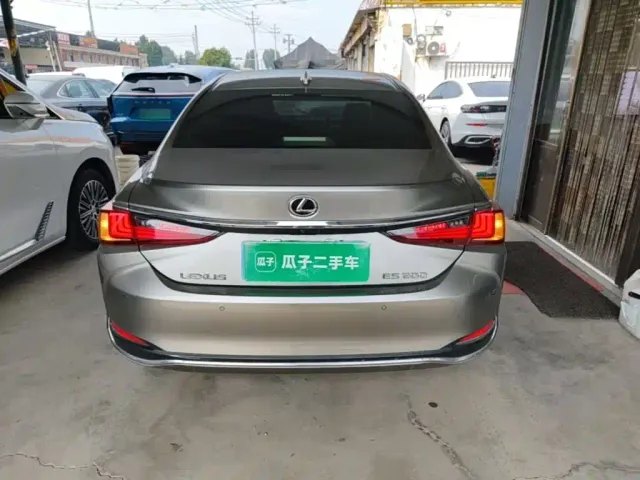 Lexus ES — Фото автомобиля 5
