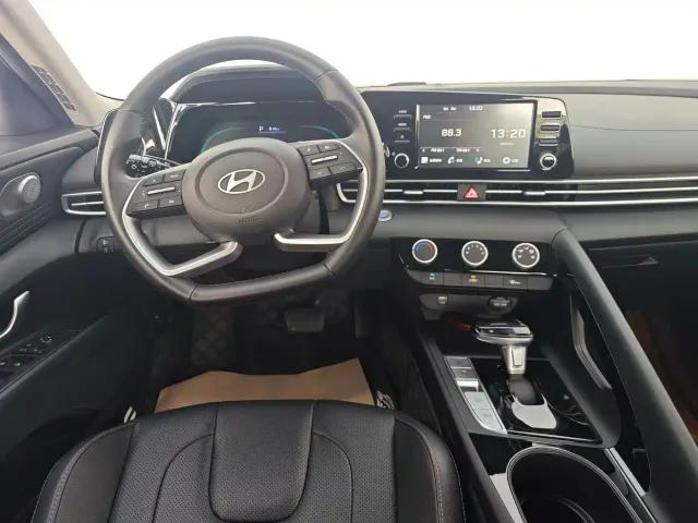 Hyundai Elantra — Фото автомобиля 21
