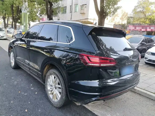 Volkswagen Touareg — Фото автомобиля 4