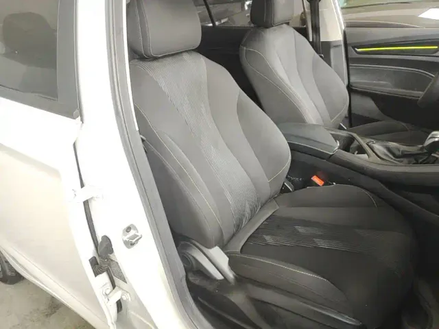 Roewe i5 — Фото автомобиля 24