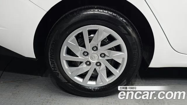 Hyundai Avante CN7 — Фото автомобиля 5