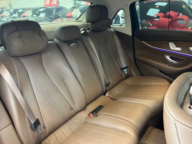 Mercedes-Benz E-Class — Фото автомобиля 21