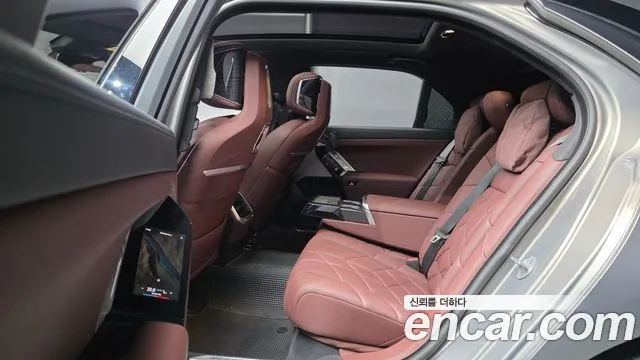 BMW 7-Series — Фото автомобиля 12