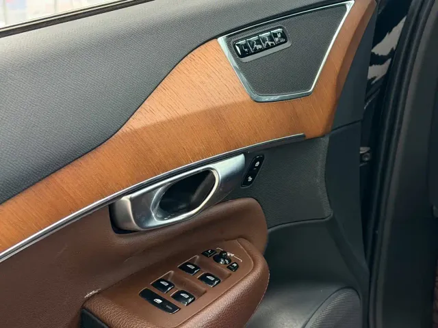 Volvo XC90 — Фото автомобиля 15