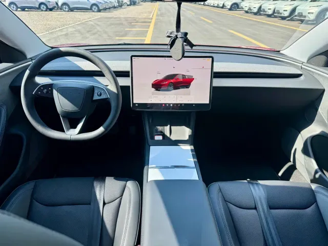 Tesla Model 3 — Фото автомобиля 11