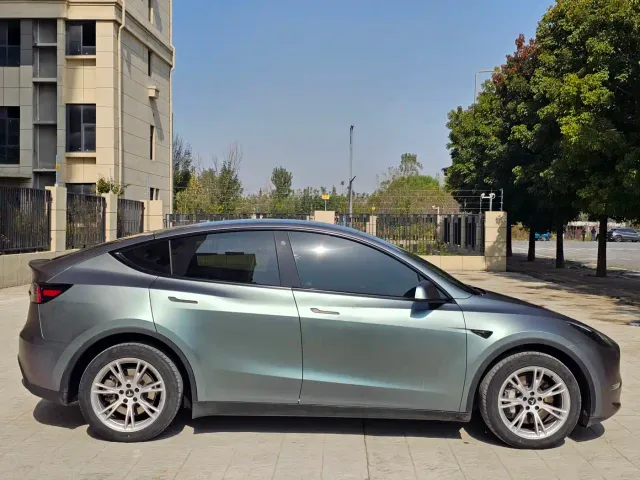 Tesla Model Y — Фото автомобиля 4