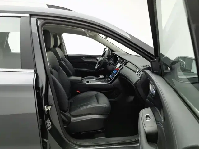 Roewe RX5 — Фото автомобиля 23