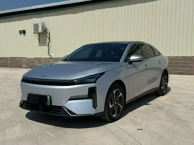 Фотография автомобиля — Geely Galaxy L6