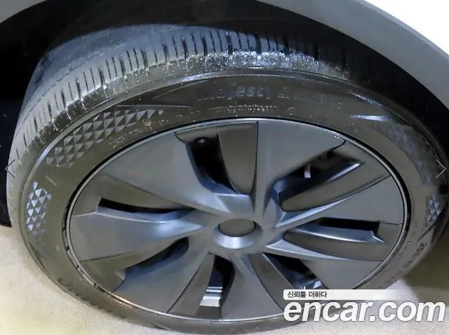 Tesla Model Y — Фото автомобиля 20