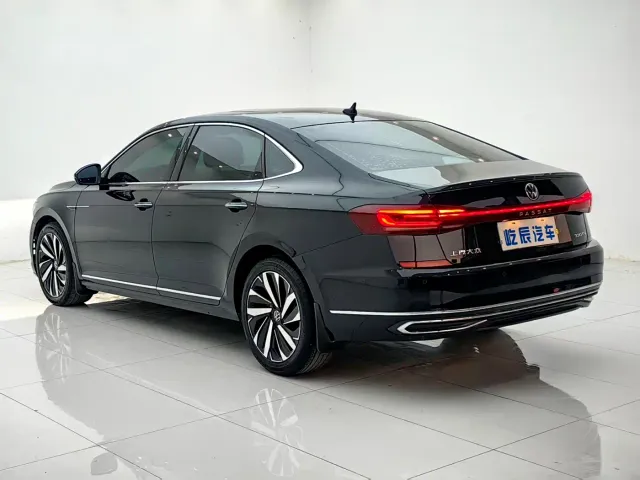 Volkswagen Passat — Фото автомобиля 4