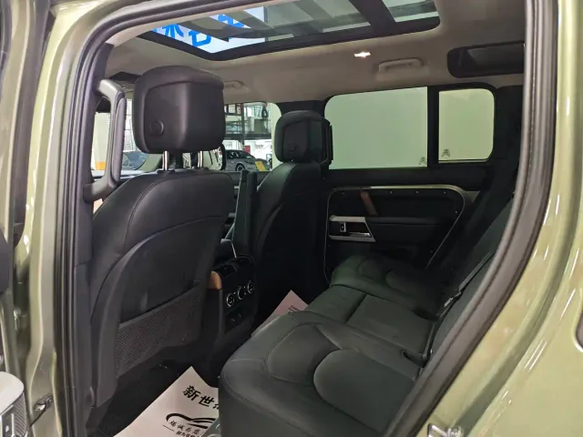 Land Rover Land Rover Defender 2023 Model 110 3.0T P400 Dark Special Edition — Фото автомобиля 6