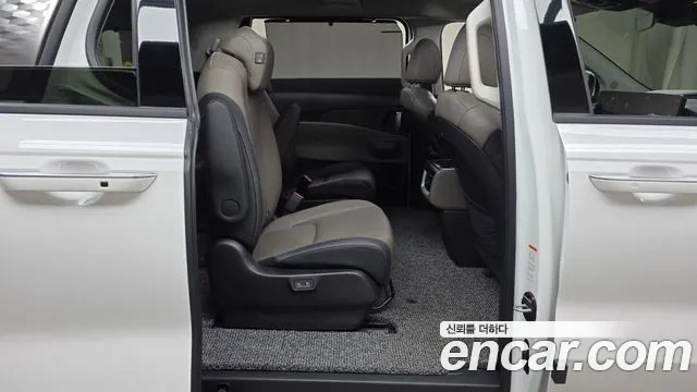Kia Carnival Generation 4 — Фото автомобиля 11