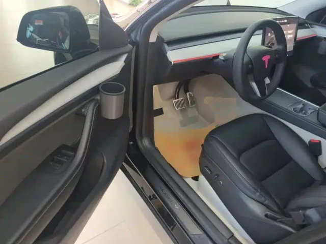 Tesla Model Y — Фото автомобиля 15