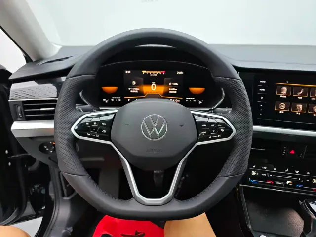 Volkswagen Passat — Фото автомобиля 21