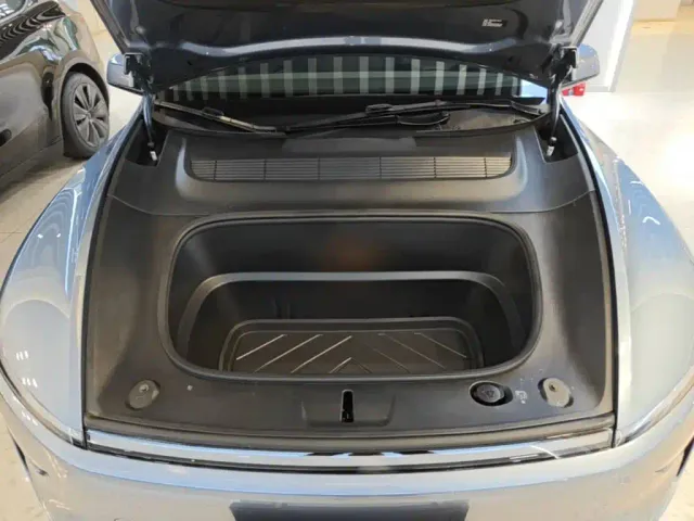 Tesla Model Y — Фото автомобиля 19