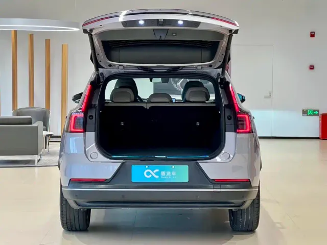 Volvo XC70 Plug-in Hybrid — Фото автомобиля 16