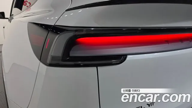 Tesla Model Y — Фото автомобиля 23