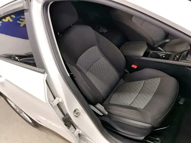 Roewe i5 — Фото автомобиля 24