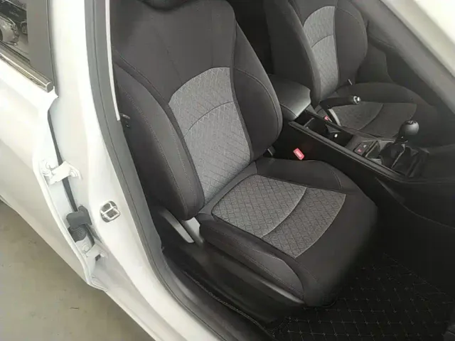 Roewe i5 — Фото автомобиля 24