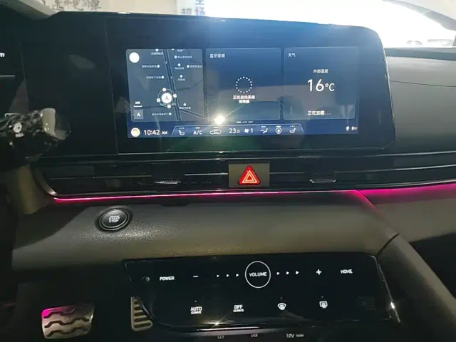 Hyundai Elantra — Фото автомобиля 12