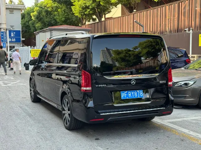 Mercedes-Benz V-Class — Фото автомобиля 3
