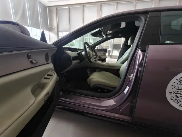 Exeed Exlantix ES 2025 Range Extender Max Urban Assist — Фото автомобиля 4