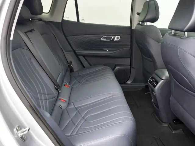 Geely Galaxy Starship 7 EM-i — Фото автомобиля 10