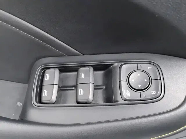 Roewe i5 — Фото автомобиля 9