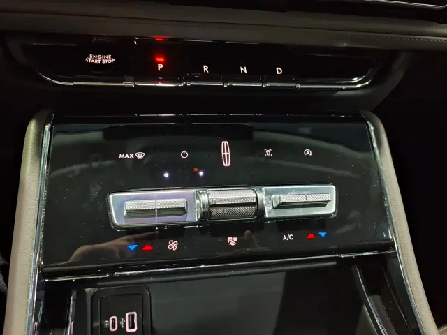 Lincoln Aviator — Фото автомобиля 13