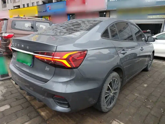 Roewe i5 — Фото автомобиля 6