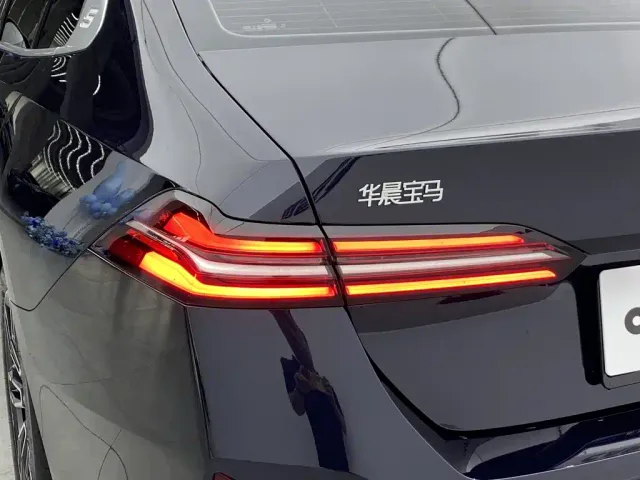 BMW 5 Series — Фото автомобиля 7