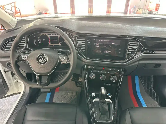 Volkswagen T-Roc — Фото автомобиля 8
