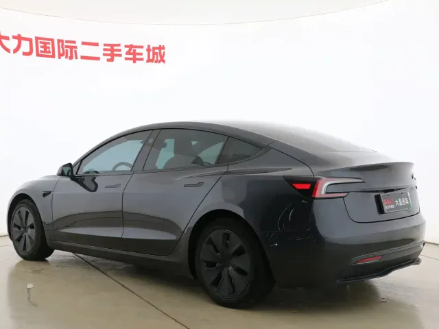 Tesla Model 3 — Фото автомобиля 15