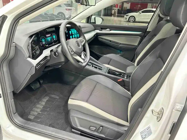 Volkswagen Golf — Фото автомобиля 17
