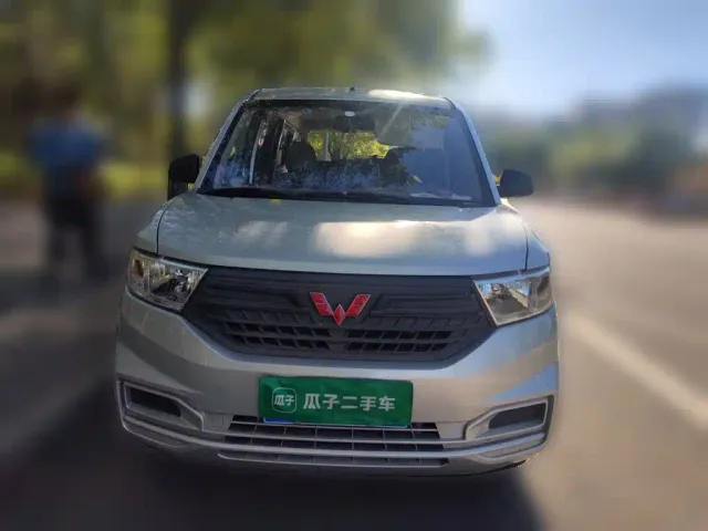 Wuling Hongguang V — Фото автомобиля 2