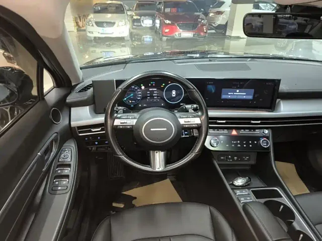 Hyundai Sonata — Фото автомобиля 10