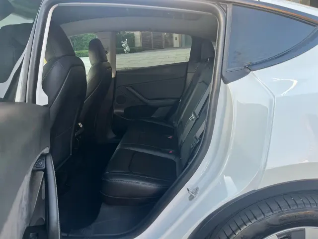 Tesla Model Y — Фото автомобиля 10