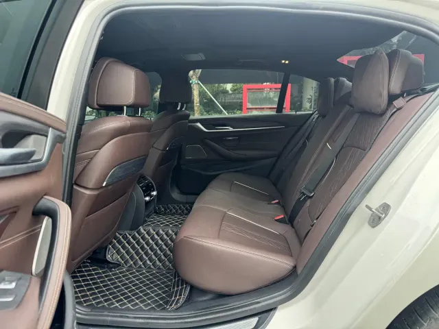BMW 5 Series — Фото автомобиля 15