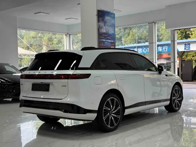 Xpeng G9 — Фото автомобиля 11
