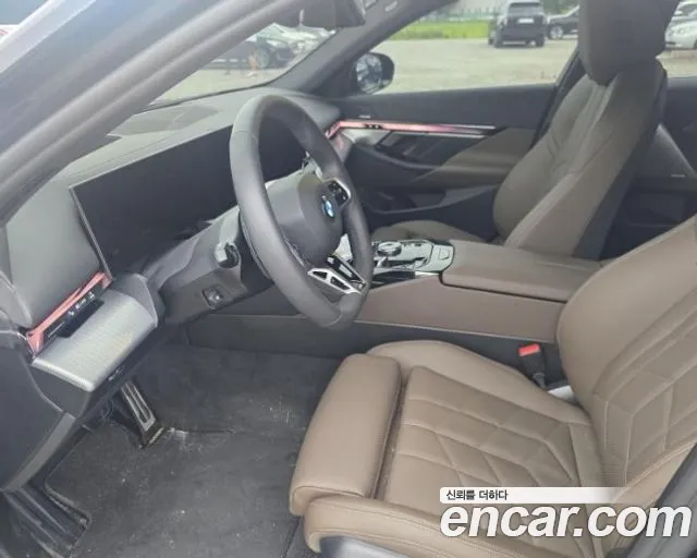 BMW 5 Series G60 — Фото автомобиля 9