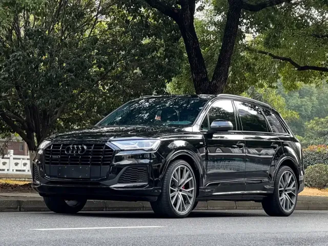 Фотография автомобиля — Audi Q7