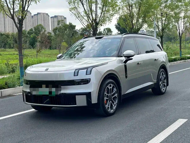 Фотография автомобиля — Lynk & Co 900