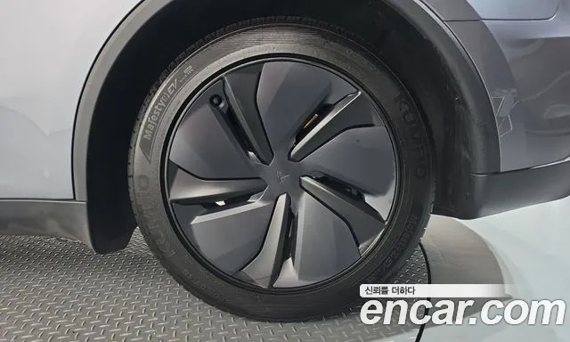 Tesla Model Y — Фото автомобиля 6