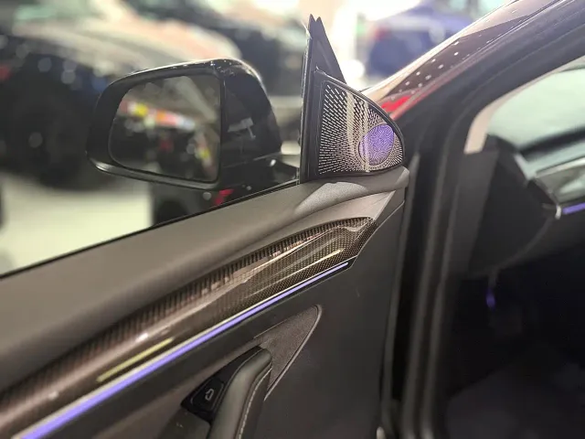 Tesla Model Y — Фото автомобиля 11