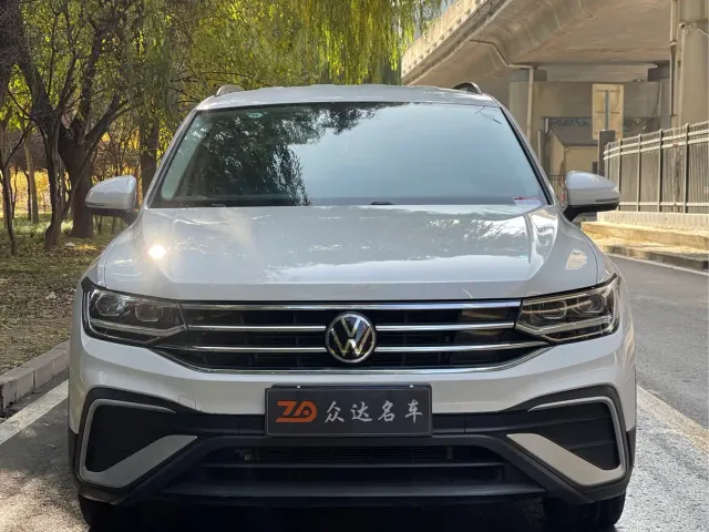 Volkswagen Tiguan L — Фото автомобиля 2