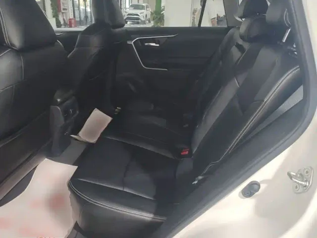 Toyota RAV4 — Фото автомобиля 16