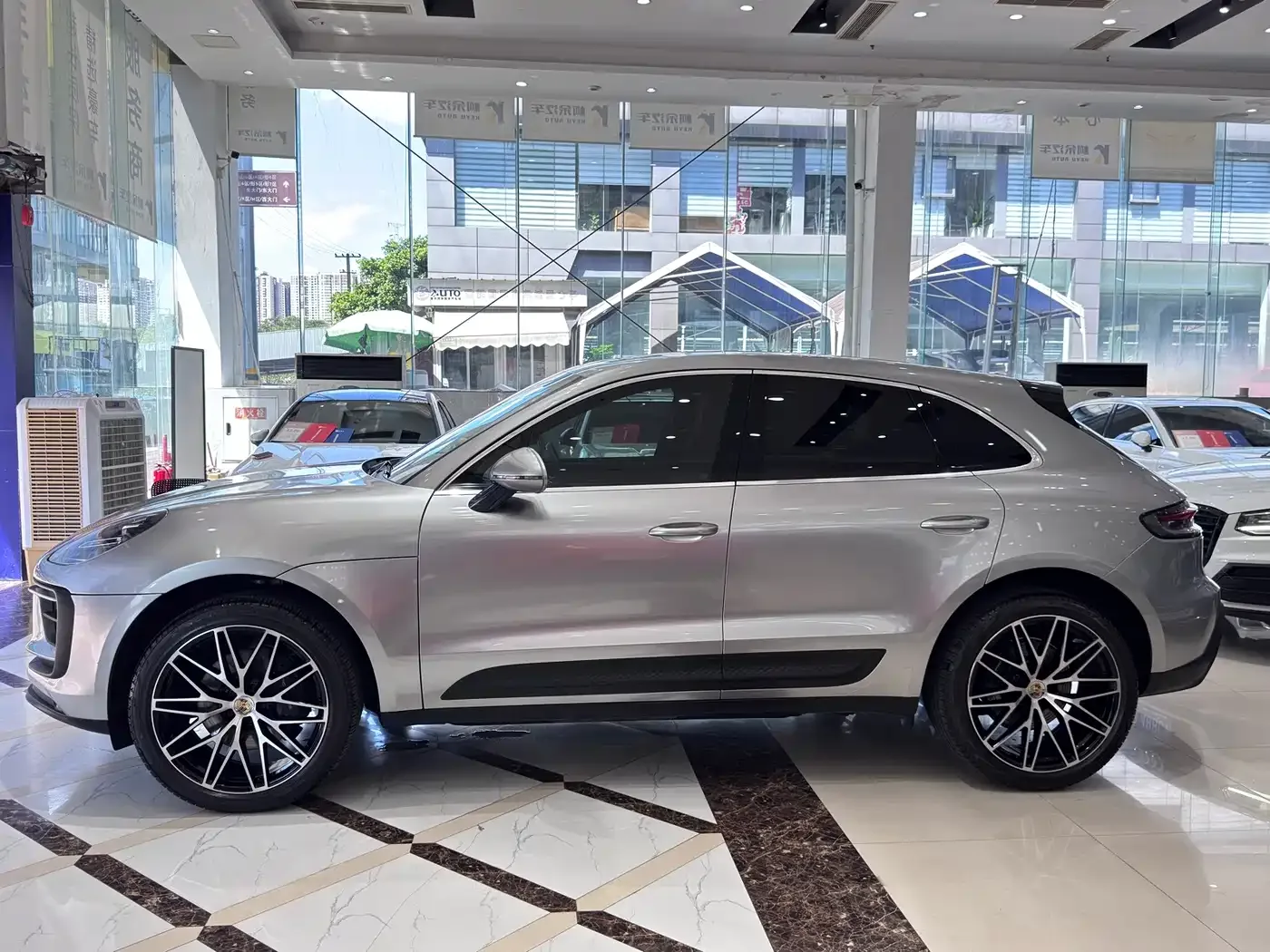 Porsche Macan 2022 Macan 2.0T — Фото автомобиля 16